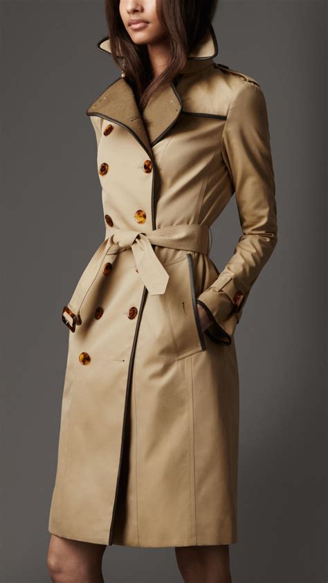 Trench coat in gabardine 